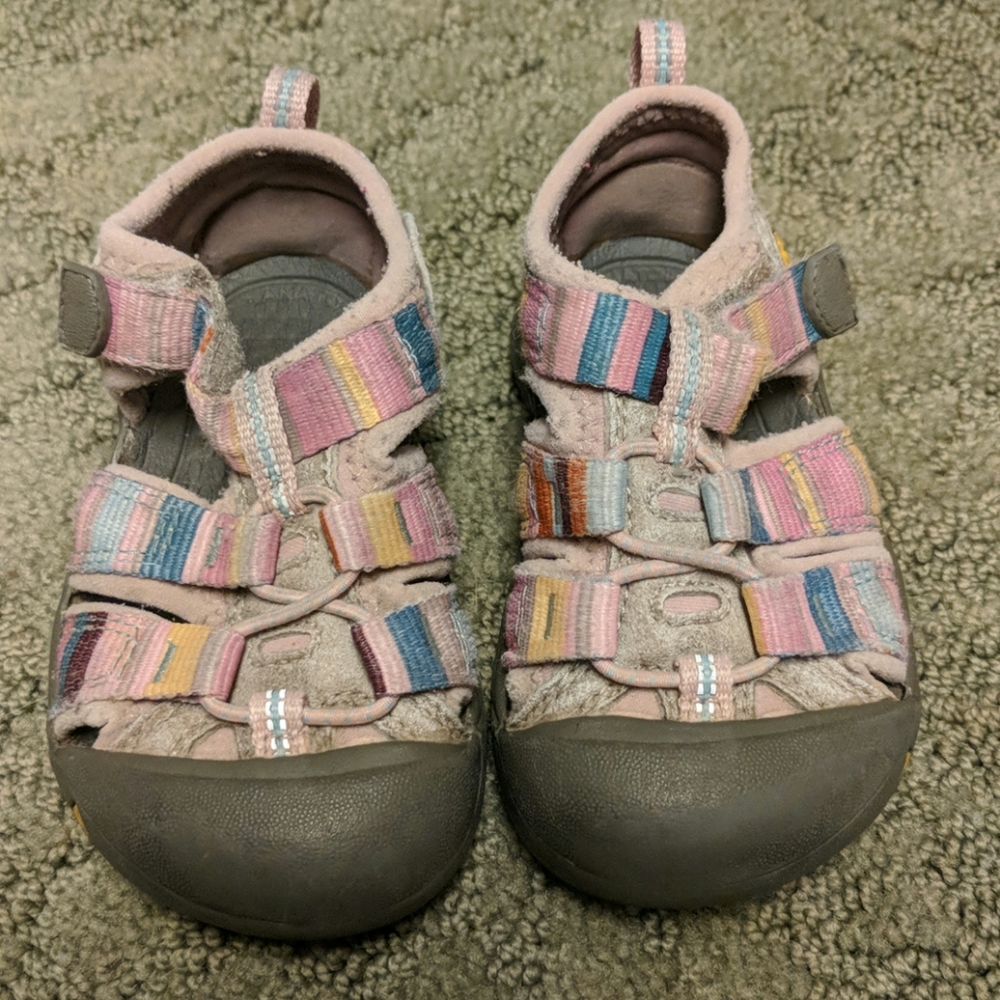 Keen sandals size 6 pink